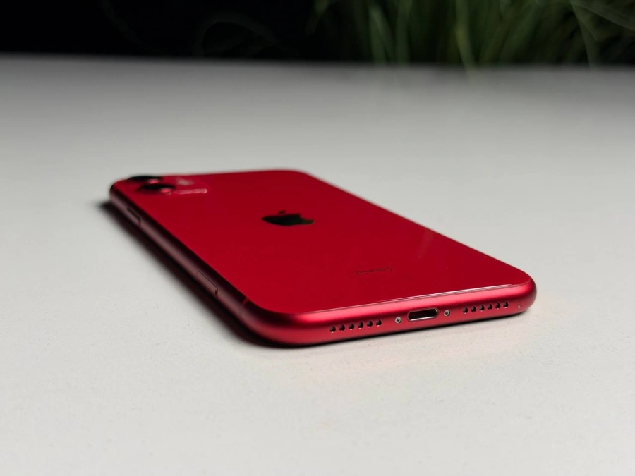 ВЖИВАНИЙ Б/У Apple iPhone 11 128GB Product (RED) (MHD03, MHDK3) - Состояние: хороший | Аккумулятор: 100% | Комплектация: iPhone, кабель | Гарантия: 3 мес.