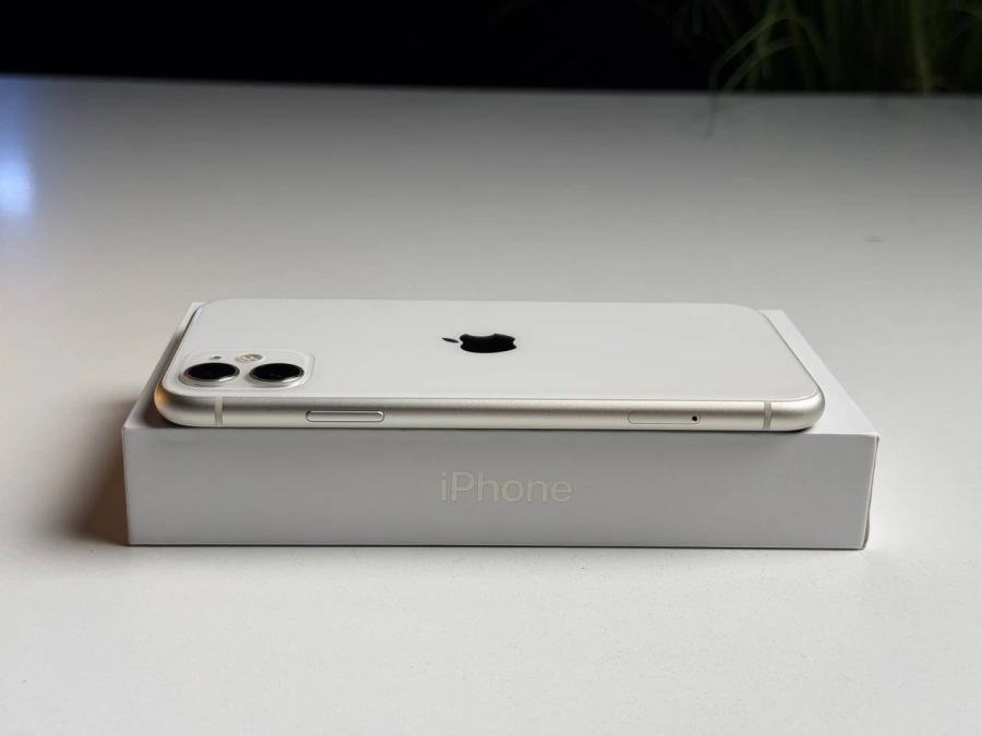 ВЖИВАНИЙ Б/У Apple iPhone 11 128GB White (MHCY3, MHDJ3) Slim Box - Состояние: хороший | Аккумулятор: 100% | Комплектация: полный | Гарантия: 3 мес.