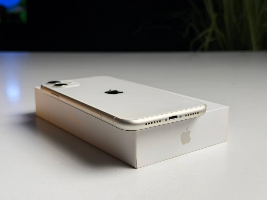 ВЖИВАНИЙ Б/У Apple iPhone 11 128GB White (MHCY3, MHDJ3) Slim Box - Состояние: хороший | Аккумулятор: 100% | Комплектация: полный | Гарантия: 3 мес.