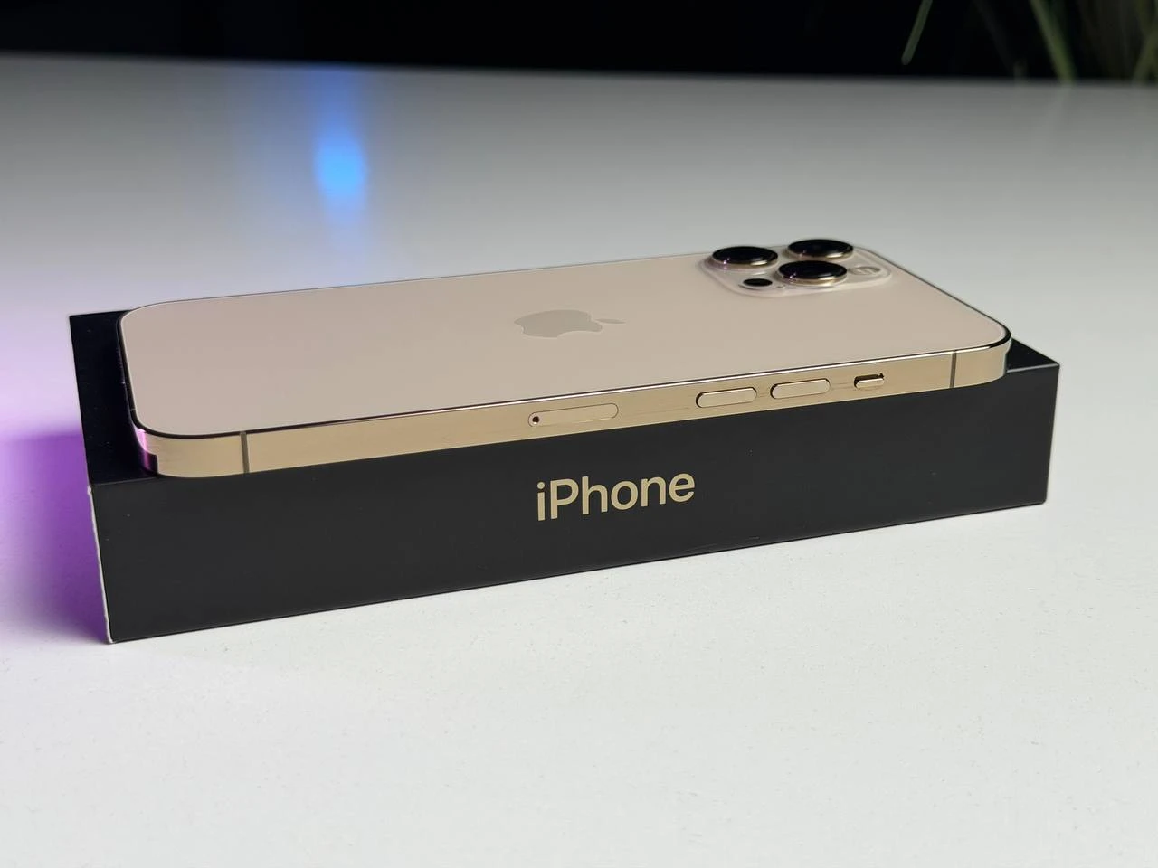 ВЖИВАНИЙ Б/У Apple iPhone 12 Pro Max 256GB Gold (MGCM3, MGDE3) - Стан: гарний | Акумулятор: 100% | Комплектація: повний | Гарантія: 3 міс.
