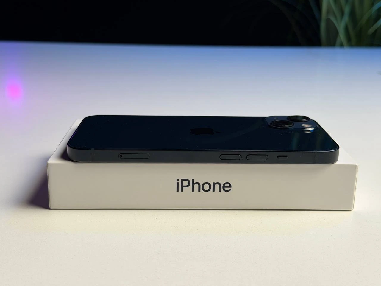 ВЖИВАНИЙ Б/У Apple iPhone 13 128GB Midnight (MLML3, MLPF3) - Состояние: хороший | Аккумулятор: 100% | Комплектация: полный | Гарантия: 3 мес.