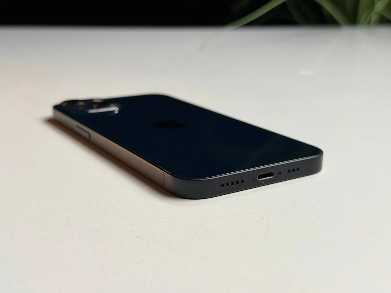 ВЖИВАНИЙ Б/У Apple iPhone 13 128GB Midnight (MLML3, MLPF3) - Состояние: хороший | Аккумулятор: 100% | Комплектация: iPhone, кабель | Гарантия: 3 мес.