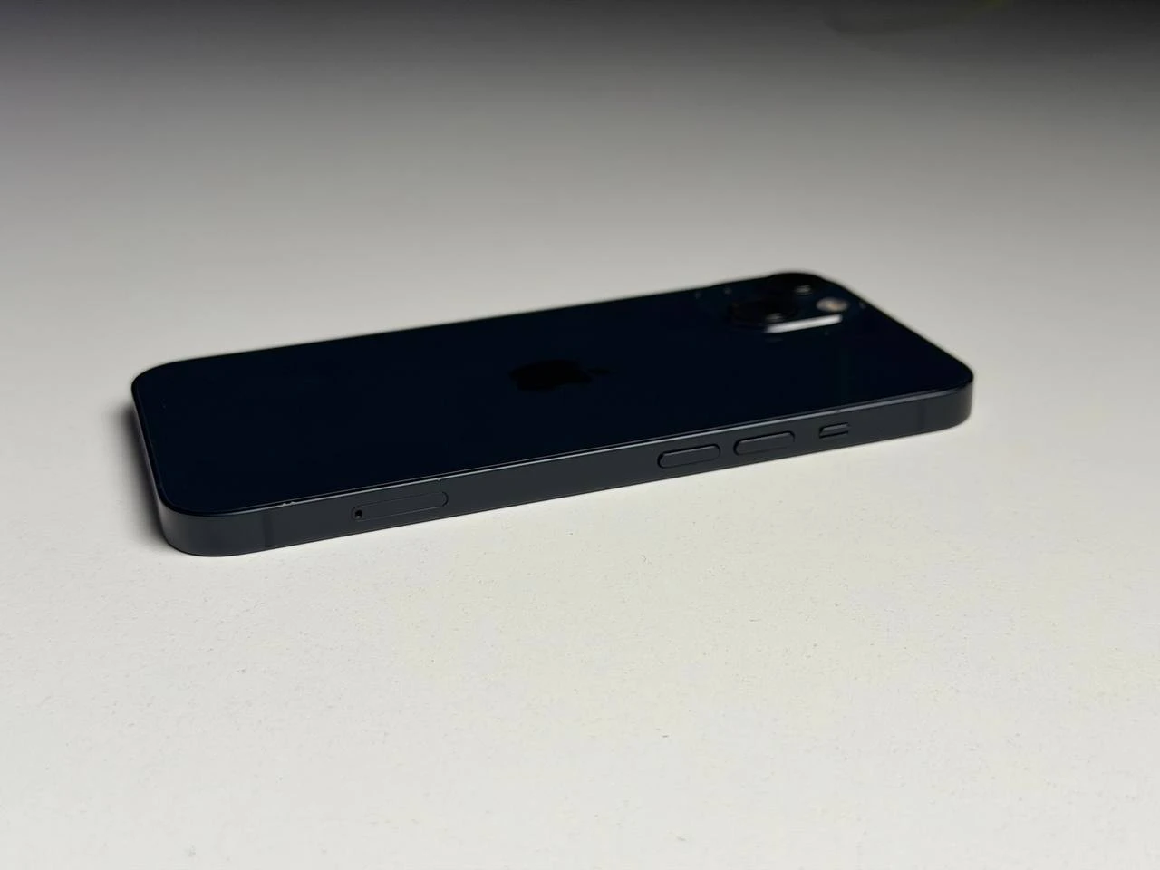 ВЖИВАНИЙ Б/У Apple iPhone 13 128GB Midnight (MLML3, MLPF3) - Состояние: хороший | Аккумулятор: 100% | Комплектация: полный | Гарантия: 3 мес.