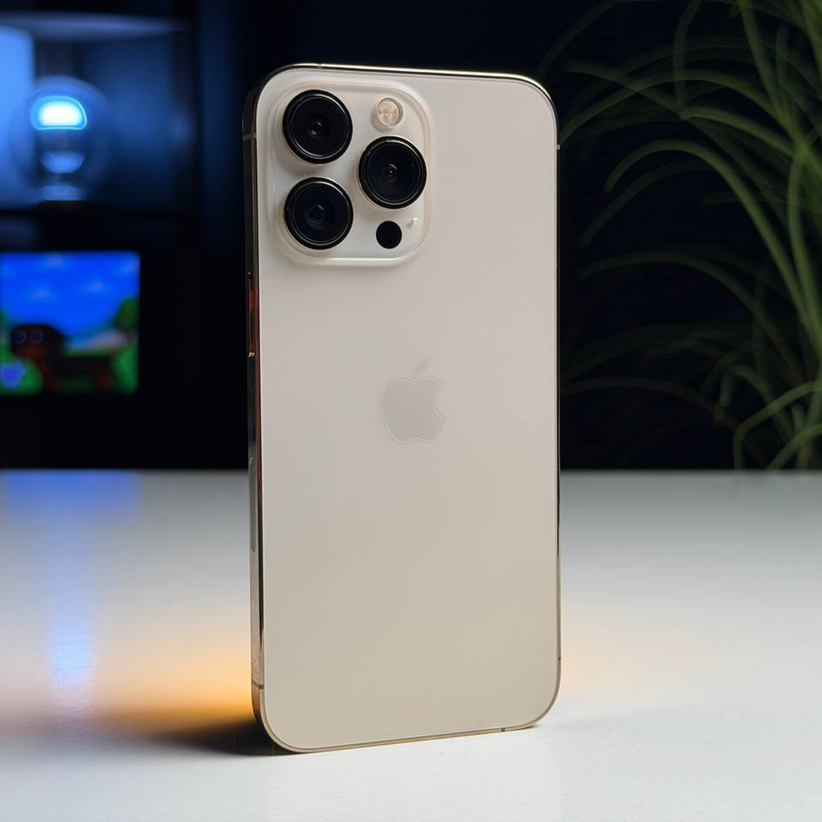ВЖИВАНИЙ Б/У Apple iPhone 13 Pro 256GB Gold (MLTY3, MLVK3) - Состояние: хороший | Аккумулятор: 100% | Комплектация: iPhone, кабель | Гарантия: 3 мес.