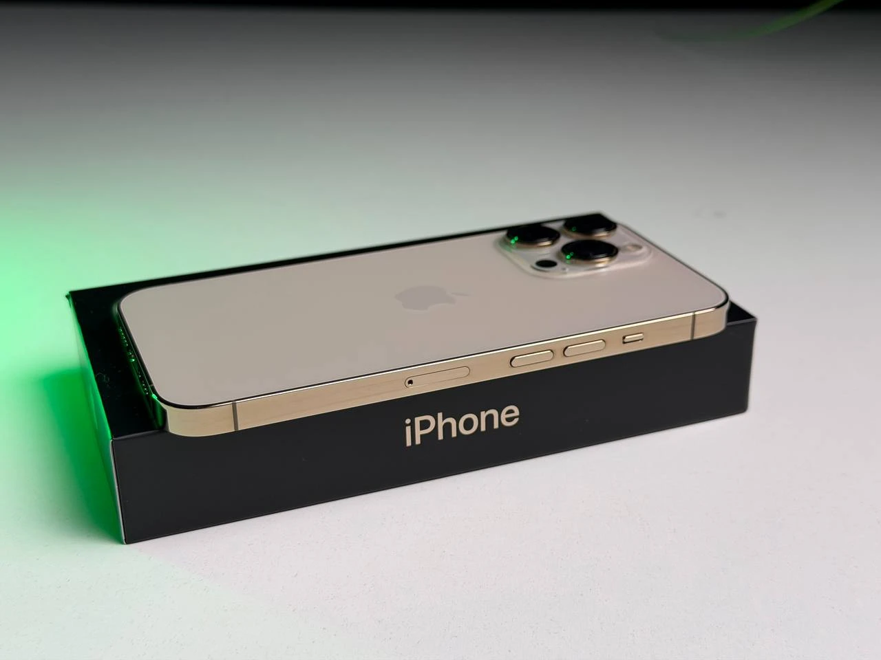 ВЖИВАНИЙ Б/У Apple iPhone 13 Pro 256GB Gold (MLTY3, MLVK3) - Состояние: хороший | Аккумулятор: 100% | Комплектация: полный | Гарантия: 3 мес.