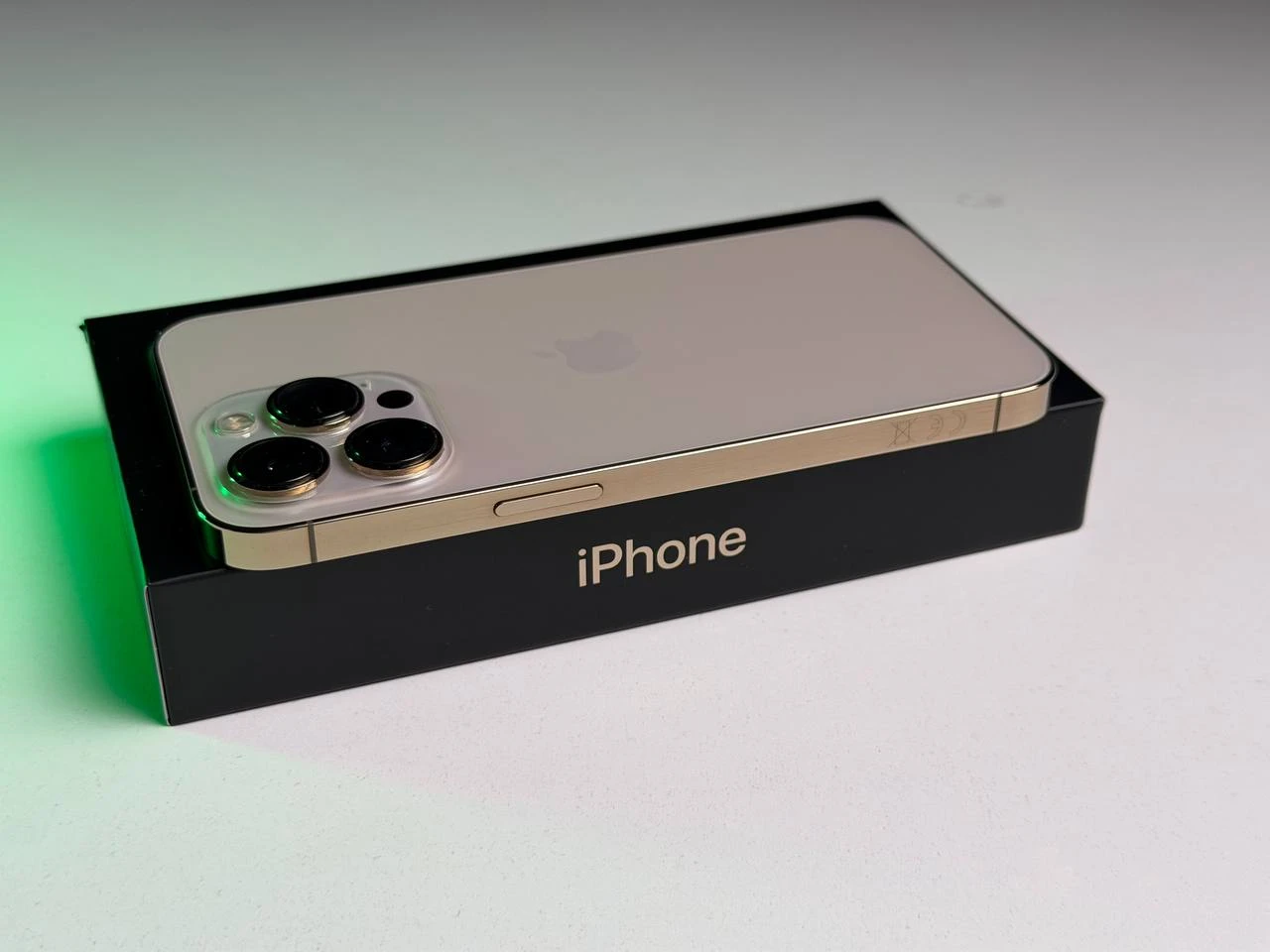 ВЖИВАНИЙ Б/У Apple iPhone 13 Pro 256GB Gold (MLTY3, MLVK3) - Состояние: хороший | Аккумулятор: 100% | Комплектация: полный | Гарантия: 3 мес.