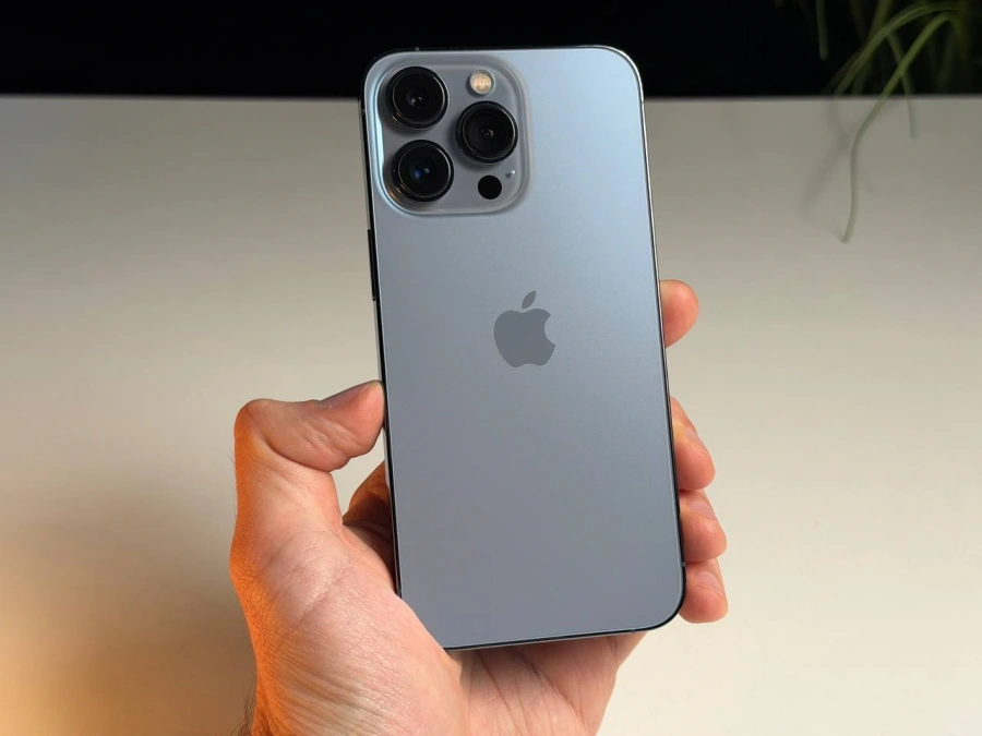 ВЖИВАНИЙ Б/У Apple iPhone 13 Pro 256GB Sierra Blue (MLU03, MLVP3) - Состояние: хороший | Аккумулятор: 100% | Комплектация: iPhone, кабель | Гарантия: 3 мес.