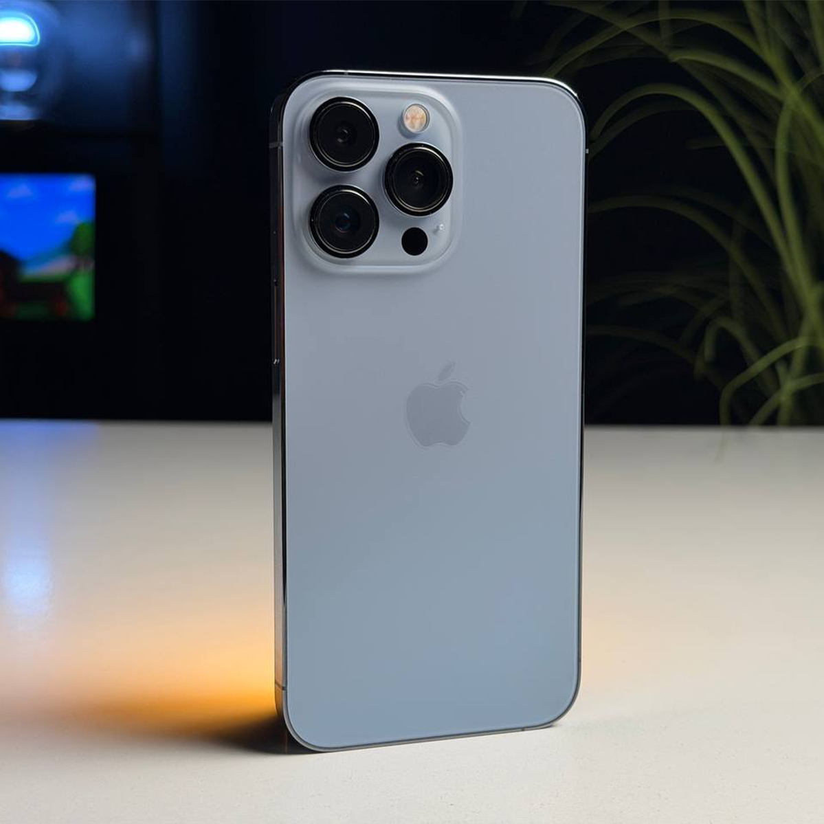 ВЖИВАНИЙ Б/У Apple iPhone 13 Pro 256GB Sierra Blue (MLU03, MLVP3) - Состояние: хороший | Аккумулятор: 100% | Комплектация: iPhone, кабель | Гарантия: 3 мес.