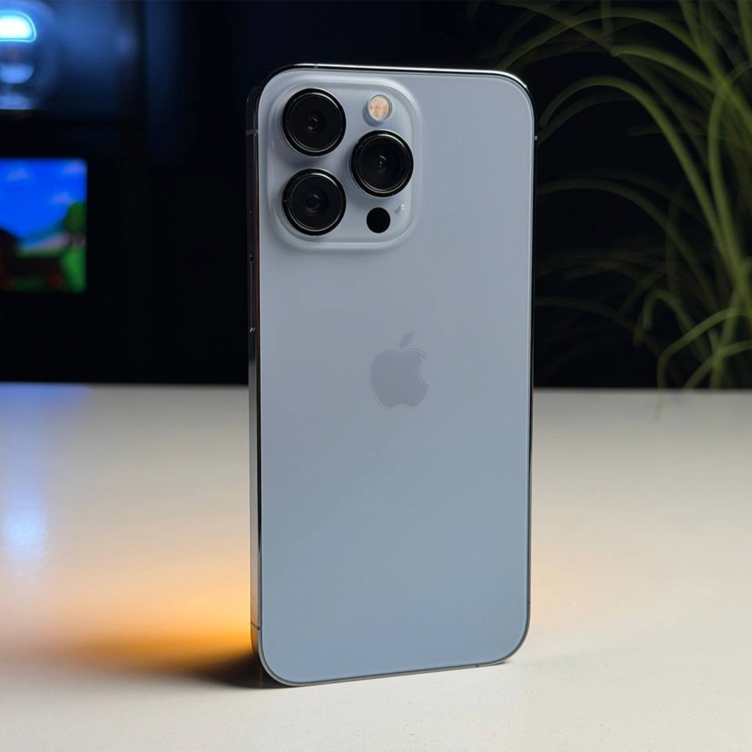 ВЖИВАНИЙ Б/У Apple iPhone 13 Pro 256GB Sierra Blue (MLU03, MLVP3) - Состояние: хороший | Аккумулятор: 100% | Комплектация: iPhone, кабель | Гарантия: 3 мес.
