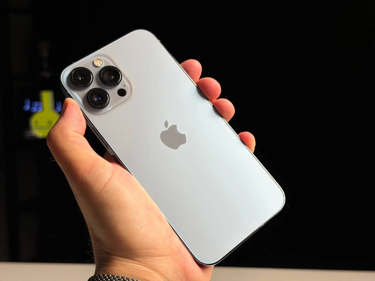 ВЖИВАНИЙ Б/У Apple iPhone 13 Pro Max 128GB Sierra Blue (MLKP3, MLL93) - Состояние: удовлетворительный | Аккумулятор: 87% | Комплектация: iPhone, кабель | Гарантия: 3 мес.