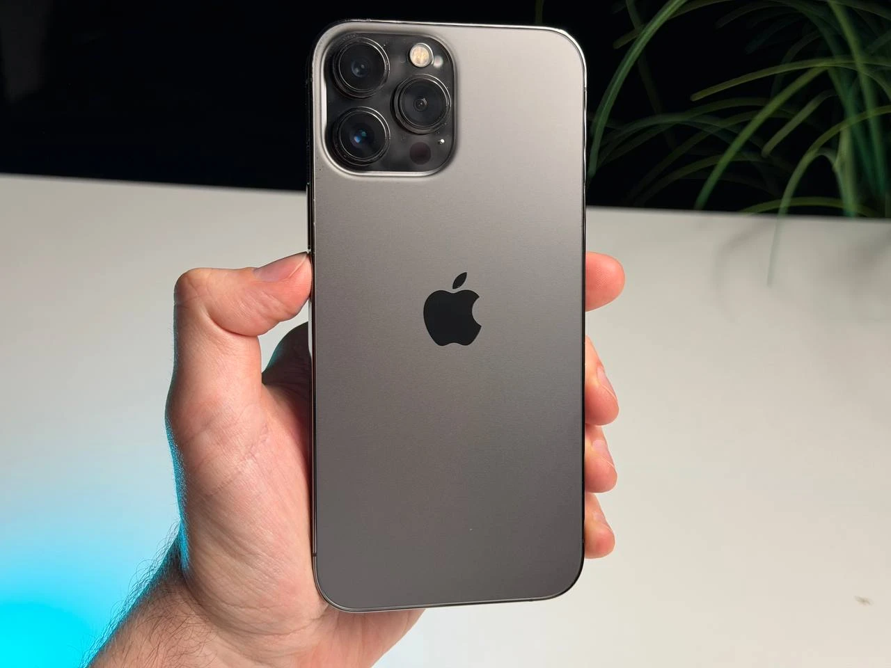 ВЖИВАНИЙ Б/У Apple iPhone 13 Pro Max 256GB Graphite (MLKR3, MLLA3) - Состояние: хороший | Аккумулятор: 100% | Комплектация: iPhone, кабель | Гарантия: 3 мес.