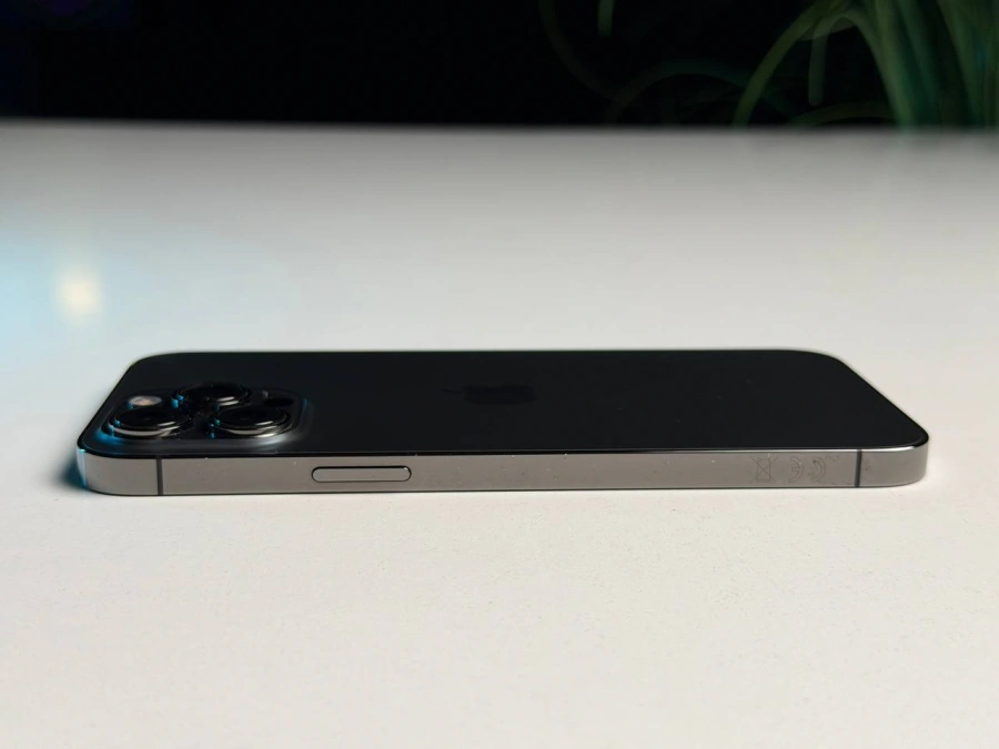 ВЖИВАНИЙ Б/У Apple iPhone 13 Pro Max 256GB Graphite (MLKR3, MLLA3) - Состояние: хороший | Аккумулятор: 100% | Комплектация: iPhone, кабель | Гарантия: 3 мес.