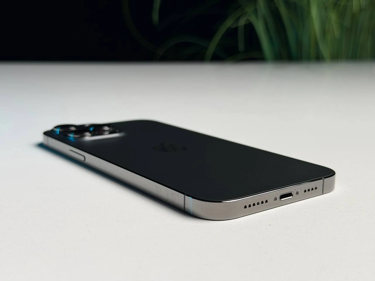 ВЖИВАНИЙ Б/У Apple iPhone 13 Pro Max 256GB Graphite (MLKR3, MLLA3) - Состояние: хороший | Аккумулятор: 100% | Комплектация: iPhone, кабель | Гарантия: 3 мес.