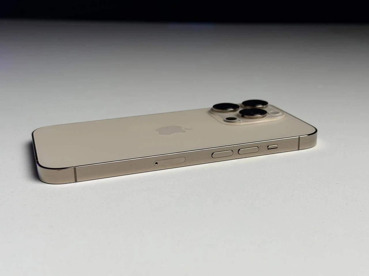 ВЖИВАНИЙ Б/У Apple iPhone 14 Pro 256GB Gold (MQ183) - Состояние: хороший | Аккумулятор: 100% | Комплектация: iPhone, кабель | Гарантия: 3 мес.