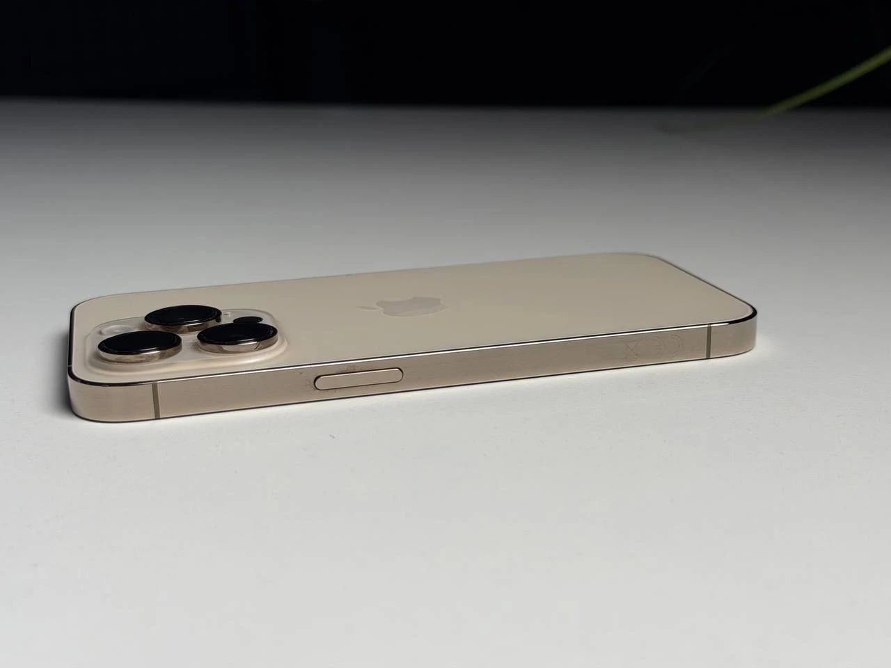 ВЖИВАНИЙ Б/У Apple iPhone 14 Pro 256GB Gold (MQ183) - Состояние: хороший | Аккумулятор: 100% | Комплектация: iPhone, кабель | Гарантия: 3 мес.