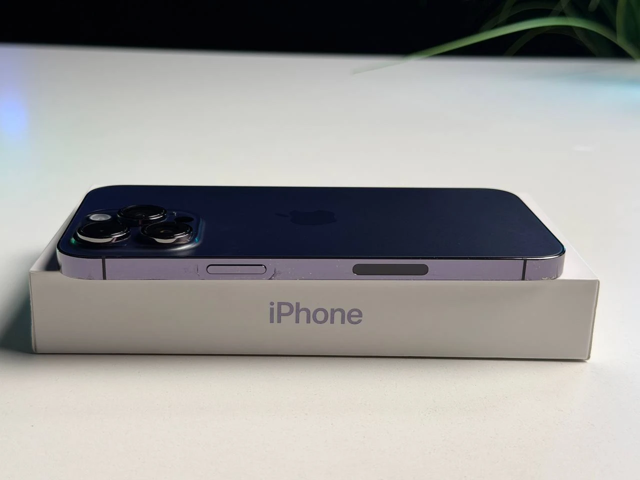 ВЖИВАНИЙ Б/У Apple iPhone 14 Pro Max 256GB Deep Purple eSim (MQ8W3) - Состояние: хороший | Аккумулятор: 100% | Комплектация: полный | Гарантия: 3 мес.