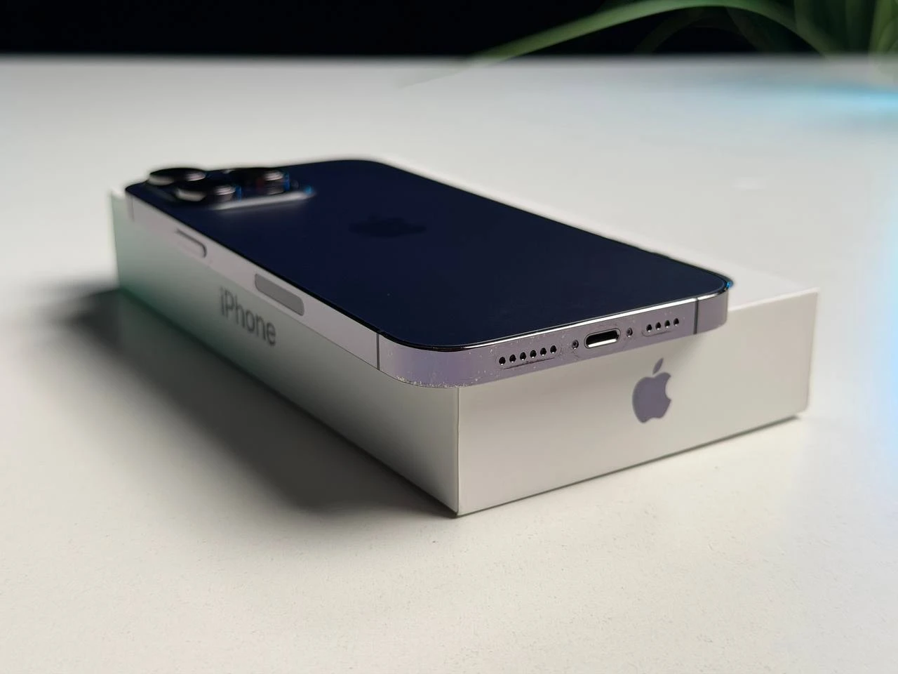 ВЖИВАНИЙ Б/У Apple iPhone 14 Pro Max 256GB Deep Purple eSim (MQ8W3) - Состояние: хороший | Аккумулятор: 100% | Комплектация: полный | Гарантия: 3 мес.
