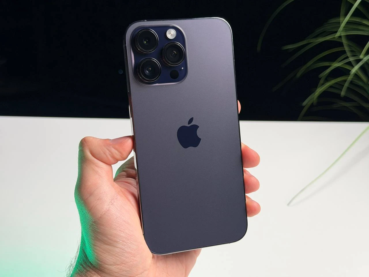 ВЖИВАНИЙ Б/У Apple iPhone 14 Pro Max 256GB Deep Purple (MQ9X3) - Состояние: хороший | Аккумулятор: 100% | Комплектация: iPhone, кабель | Гарантия: 3 мес.