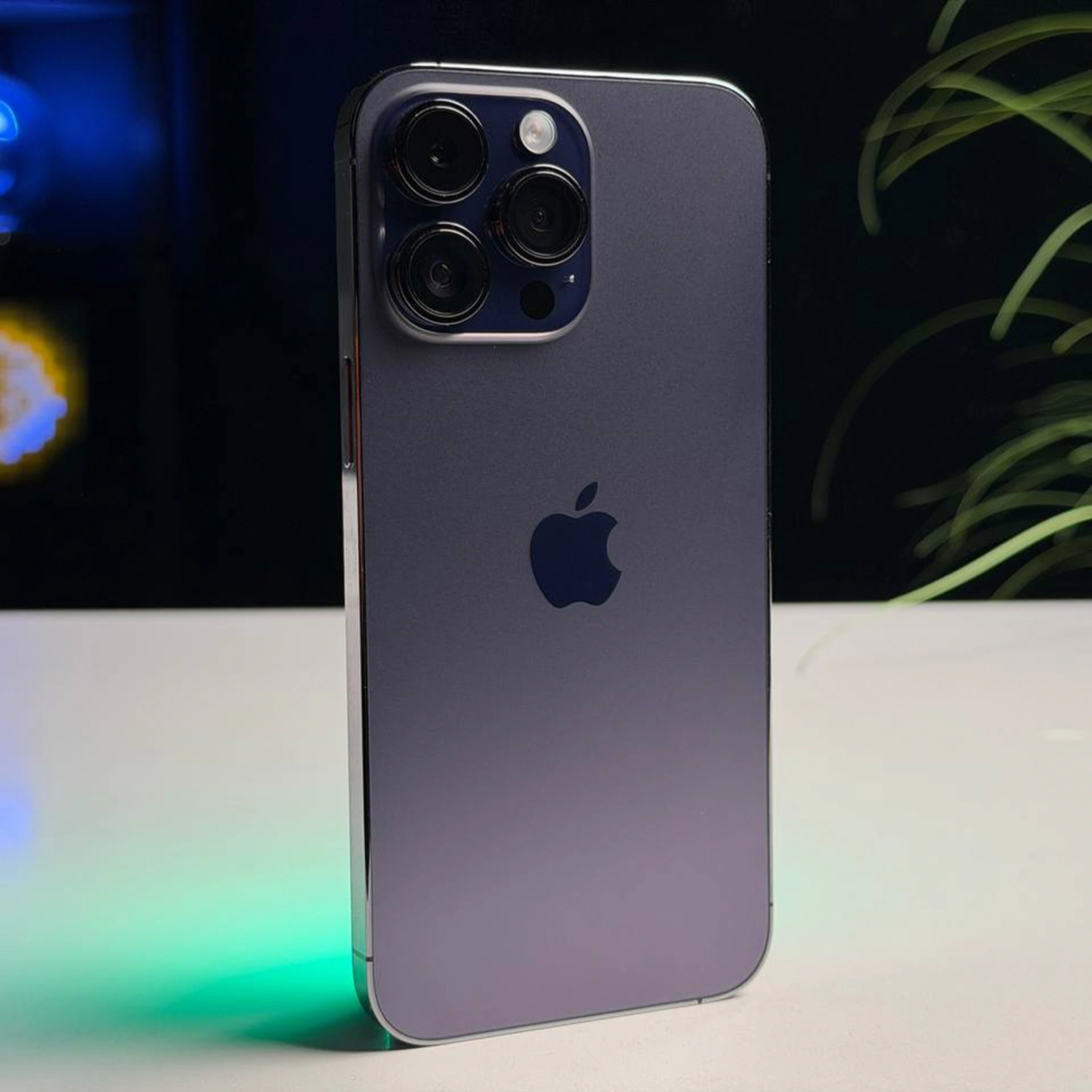 ВЖИВАНИЙ Б/У Apple iPhone 14 Pro Max 256GB Deep Purple (MQ9X3) - Состояние: хороший | Аккумулятор: 100% | Комплектация: iPhone, кабель | Гарантия: 3 мес.