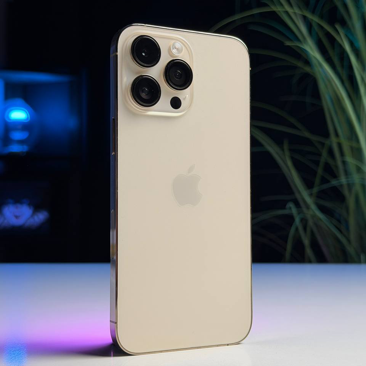 ВЖИВАНИЙ Б/У Apple iPhone 14 Pro Max 256GB Gold eSim (MQ8V3) - Состояние: хороший | Аккумулятор: 100% | Комплектация: iPhone, кабель | Гарантия: 3 мес.