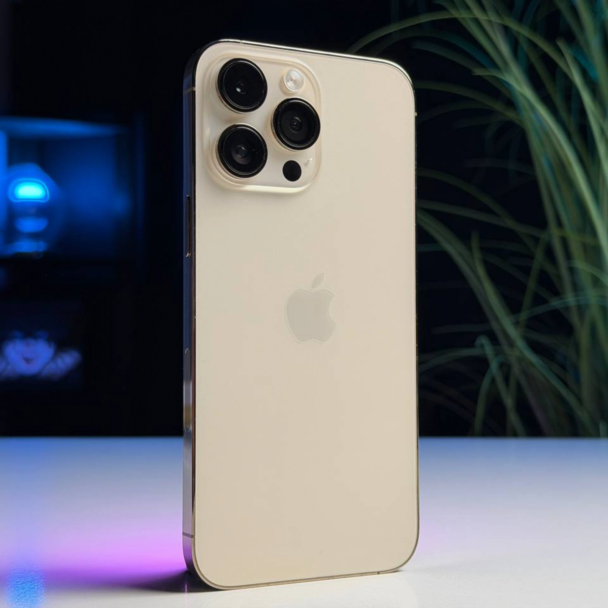 ВЖИВАНИЙ Б/У Apple iPhone 14 Pro Max 256GB Gold eSim (MQ8V3) - Состояние: хороший | Аккумулятор: 100% | Комплектация: iPhone, кабель | Гарантия: 3 мес.