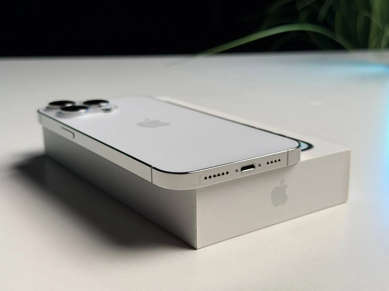ВЖИВАНИЙ Б/У Apple iPhone 14 Pro Max 256GB Silver (MQ9V3) - Состояние: хороший | Аккумулятор: 100% | Комплектация: полный | Гарантия: 3 мес.