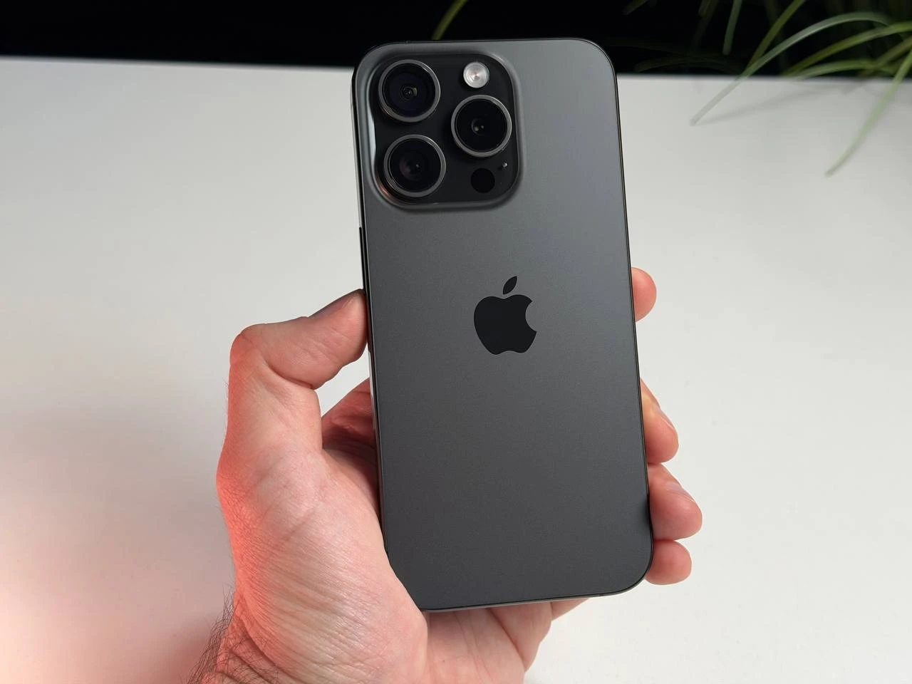 ВЖИВАНИЙ Б/У Apple iPhone 15 Pro 128GB Black Titanium (MTUV3) - Состояние: идеальный | Аккумулятор: 89% | Комплектация: iPhone, кабель | Гарантия: 3 мес.