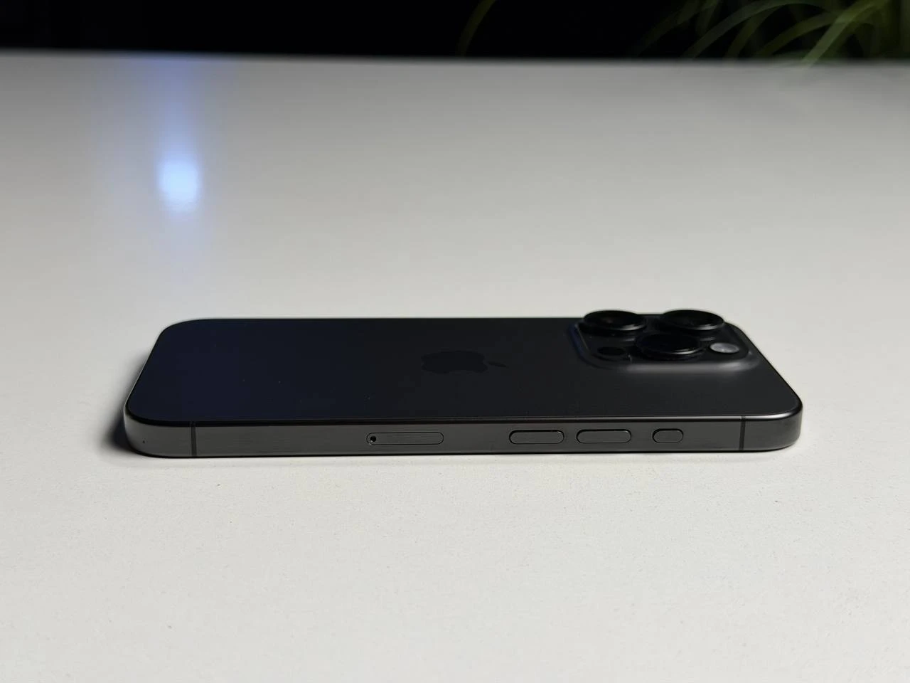 ВЖИВАНИЙ Б/У Apple iPhone 15 Pro 128GB Black Titanium (MTUV3) - Состояние: идеальный | Аккумулятор: 89% | Комплектация: iPhone, кабель | Гарантия: 3 мес.