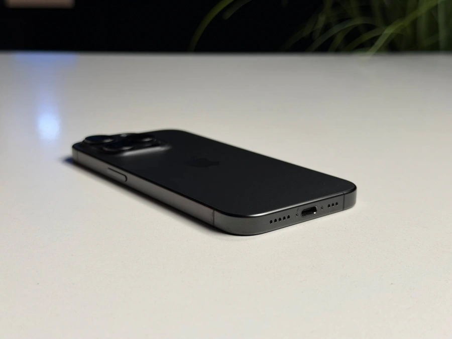 ВЖИВАНИЙ Б/У Apple iPhone 15 Pro 128GB Black Titanium (MTUV3) - Состояние: идеальный | Аккумулятор: 89% | Комплектация: iPhone, кабель | Гарантия: 3 мес.