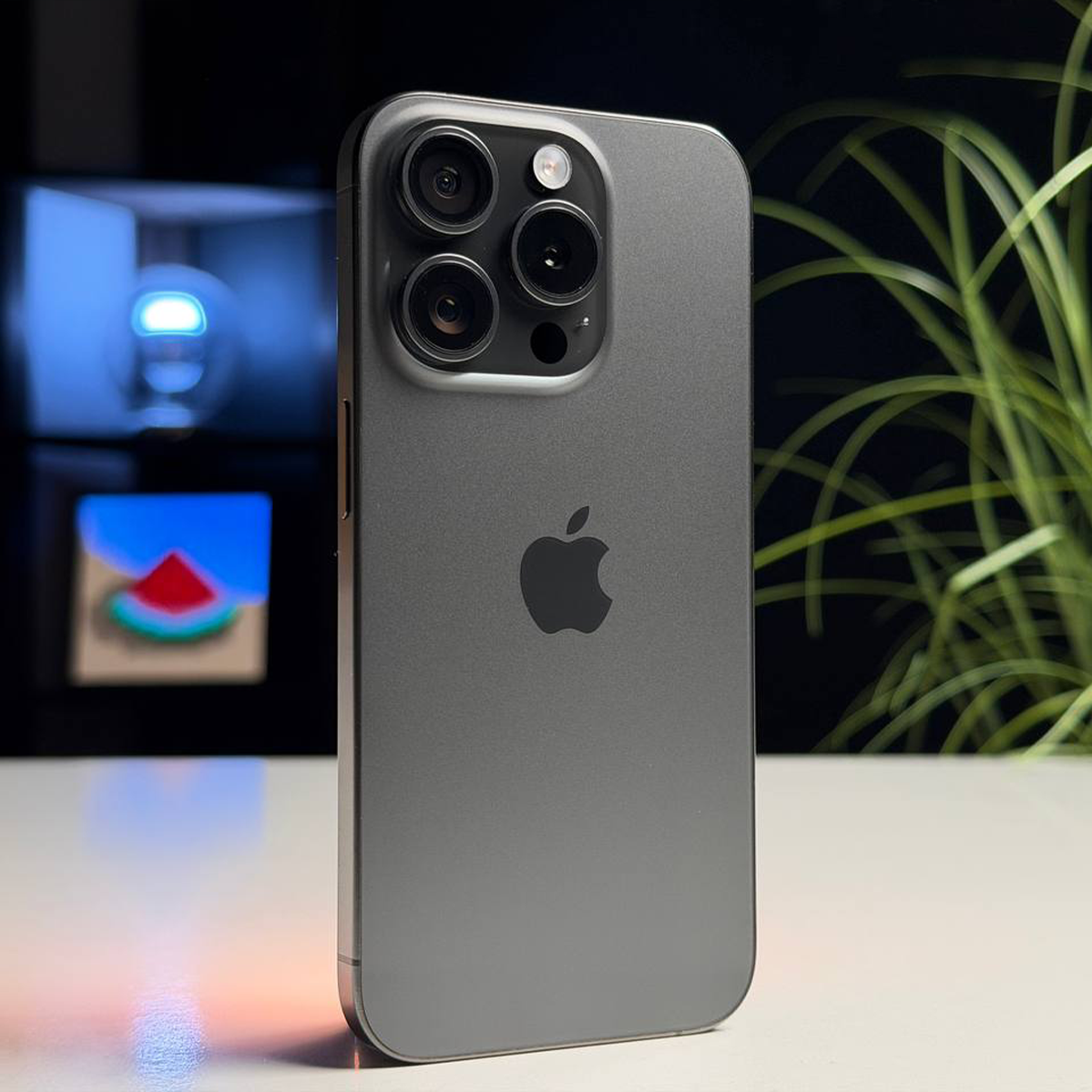 ВЖИВАНИЙ Б/У Apple iPhone 15 Pro 128GB Black Titanium (MTUV3) - Состояние: идеальный | Аккумулятор: 89% | Комплектация: iPhone, кабель | Гарантия: 3 мес.