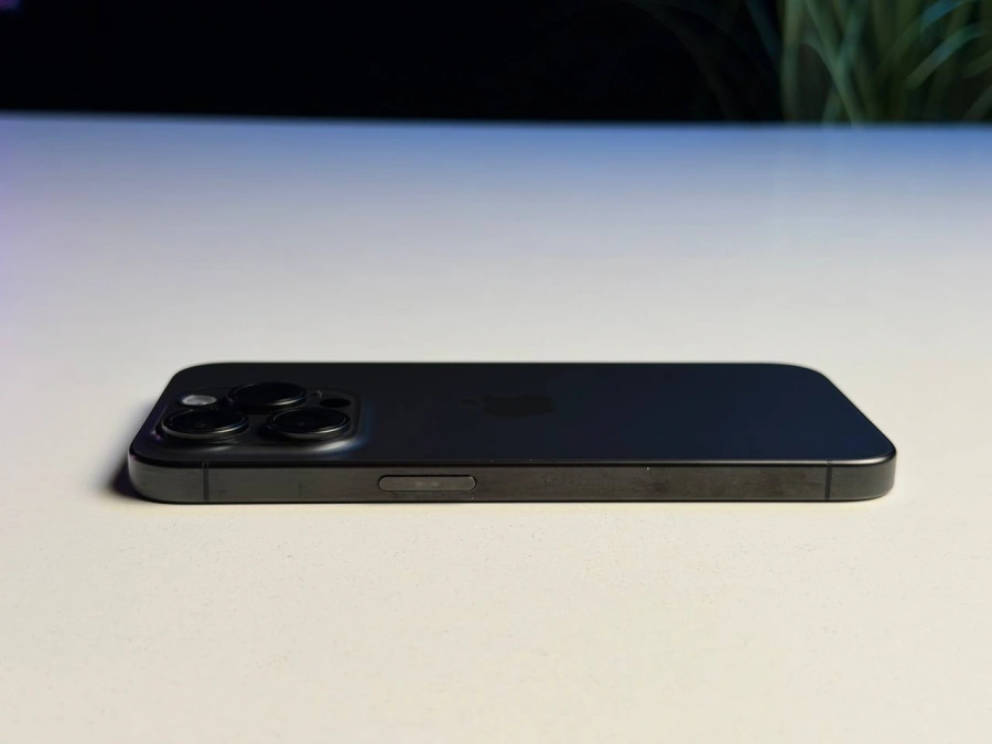 ВЖИВАНИЙ Б/У Apple iPhone 15 Pro 128GB Black Titanium (MTUV3) - Состояние: хороший | Аккумулятор: 87% | Комплектация: iPhone, кабель | Гарантия: 3 мес.
