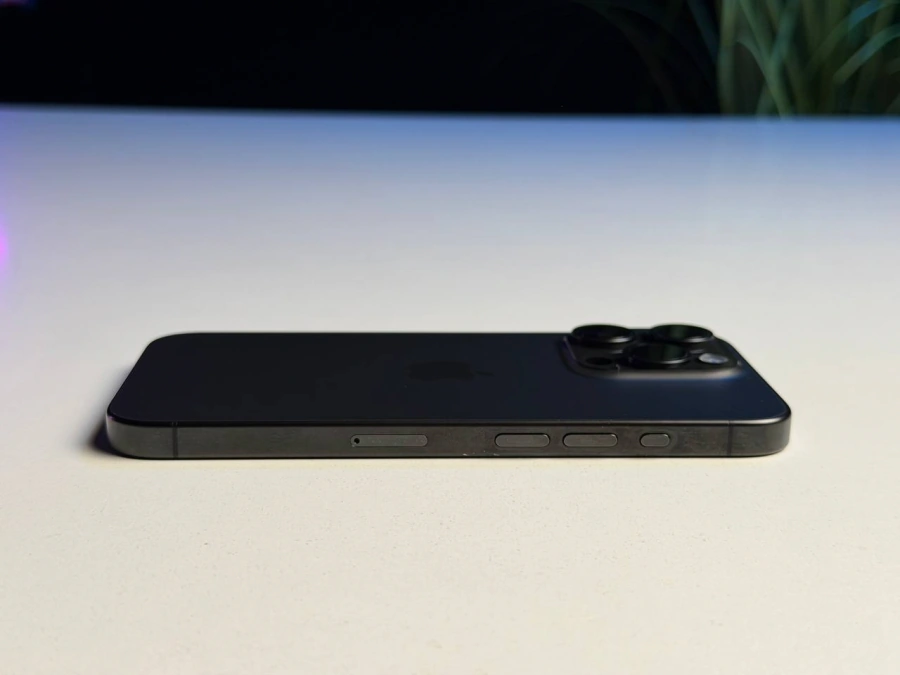 ВЖИВАНИЙ Б/У Apple iPhone 15 Pro 128GB Black Titanium (MTUV3) - Состояние: хороший | Аккумулятор: 87% | Комплектация: iPhone, кабель | Гарантия: 3 мес.