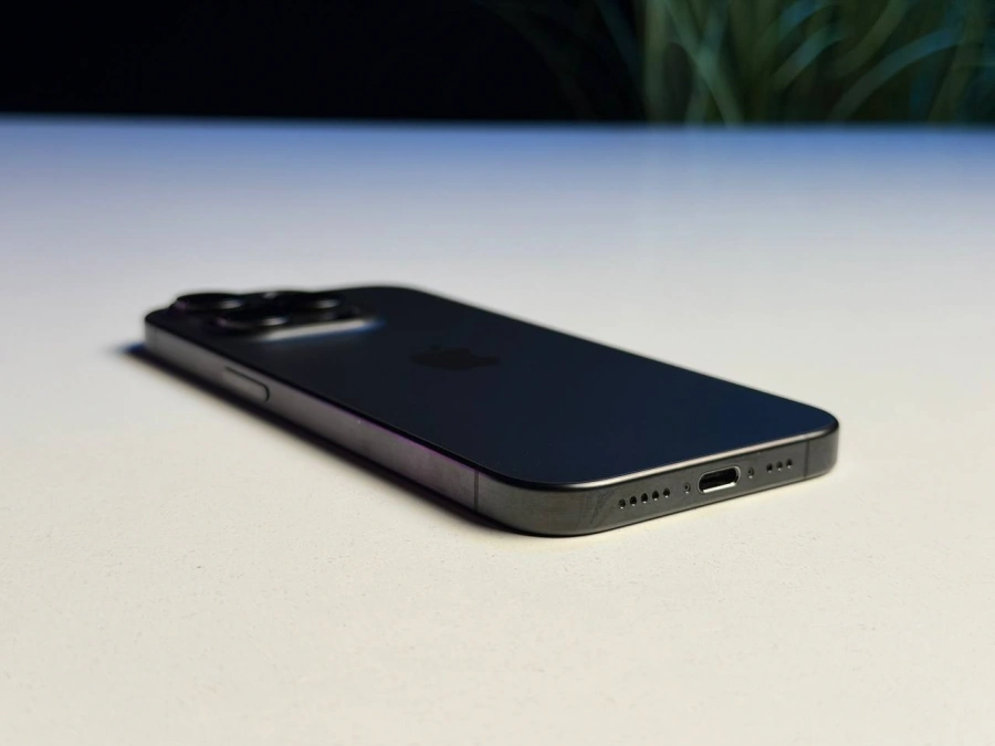 ВЖИВАНИЙ Б/У Apple iPhone 15 Pro 128GB Black Titanium (MTUV3) - Состояние: хороший | Аккумулятор: 87% | Комплектация: iPhone, кабель | Гарантия: 3 мес.