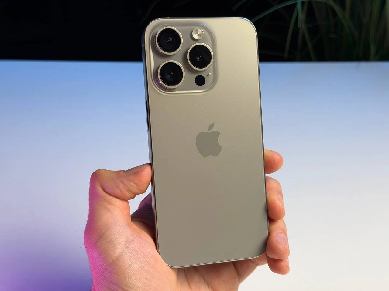 ВЖИВАНИЙ Б/У Apple iPhone 15 Pro 256GB Natural Titanium (MTV53) - Состояние: хороший | Аккумулятор: 100% | Комплектация: iPhone, кабель | Гарантия: 3 мес.