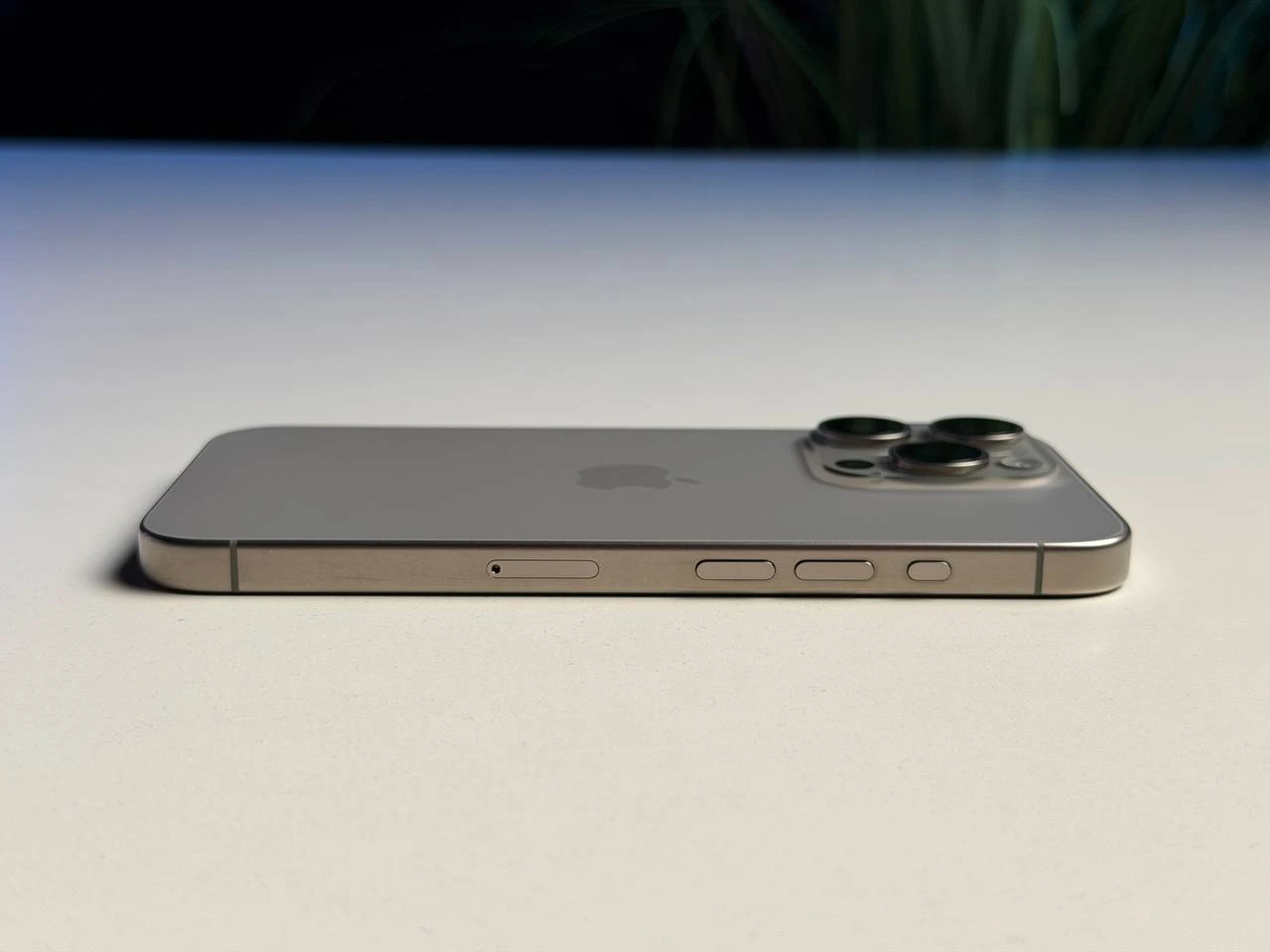 ВЖИВАНИЙ Б/У Apple iPhone 15 Pro 256GB Natural Titanium (MTV53) - Состояние: хороший | Аккумулятор: 100% | Комплектация: iPhone, кабель | Гарантия: 3 мес.