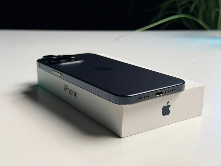 ВЖИВАНИЙ Б/У Apple iPhone 15 Pro Max 256GB Blue Titanium (MU7A3) - Состояние: хороший | Аккумулятор: 100% | Комплектация: полный | Гарантия: 3 мес.