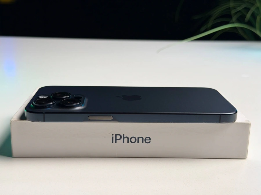 ВЖИВАНИЙ Б/У Apple iPhone 15 Pro Max 256GB Blue Titanium (MU7A3) - Состояние: хороший | Аккумулятор: 100% | Комплектация: полный | Гарантия: 3 мес.