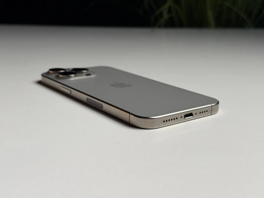 ВЖИВАНИЙ Б/У Apple iPhone 15 Pro Max 256GB Natural Titanium eSim (MU683) - Состояние: хороший | Аккумулятор: 100% | Комплектация: iPhone, кабель | Гарантия: 3 мес.