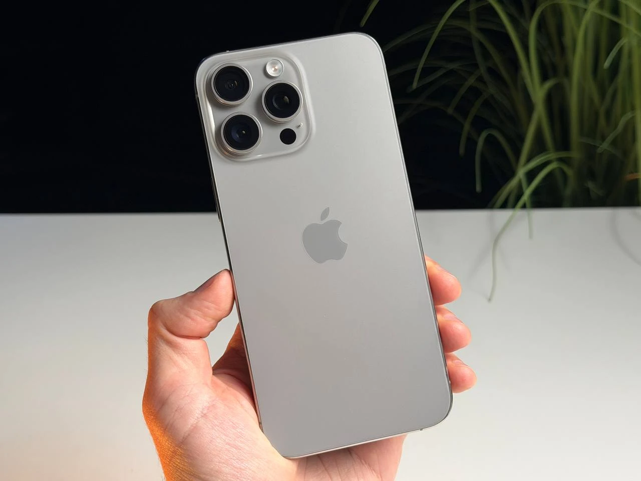 ВЖИВАНИЙ Б/У Apple iPhone 15 Pro Max 256GB Natural Titanium eSim (MU683) - Состояние: хороший | Аккумулятор: 100% | Комплектация: iPhone, кабель | Гарантия: 3 мес.