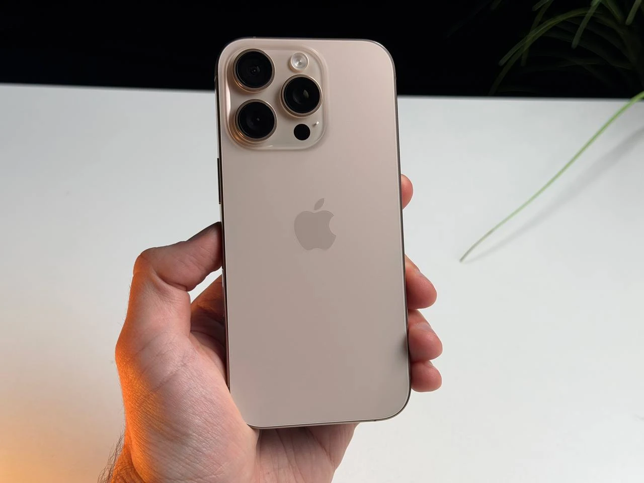ВЖИВАНИЙ Б/У Apple iPhone 16 Pro 128GB eSim Desert Titanium (MYMC3) - Стан: ідеальний | Акумулятор: 100% | Комплектація: iPhone, кабель | Гарантія: 3 міс.