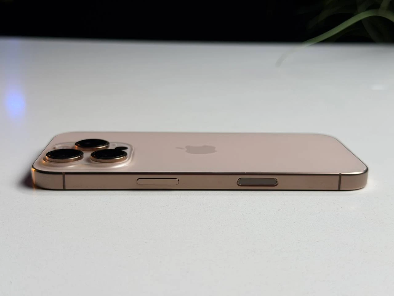 ВЖИВАНИЙ Б/У Apple iPhone 16 Pro 128GB eSim Desert Titanium (MYMC3) - Стан: ідеальний | Акумулятор: 100% | Комплектація: iPhone, кабель | Гарантія: 3 міс.