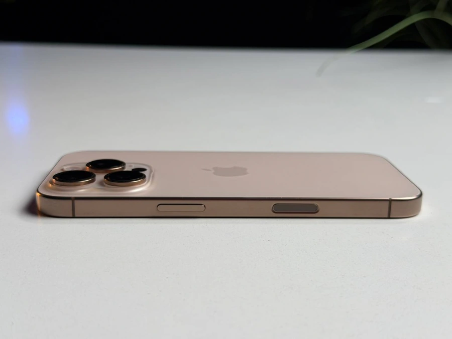 ВЖИВАНИЙ Б/У Apple iPhone 16 Pro 128GB eSim Desert Titanium (MYMC3) - Стан: ідеальний | Акумулятор: 100% | Комплектація: iPhone, кабель | Гарантія: 3 міс.