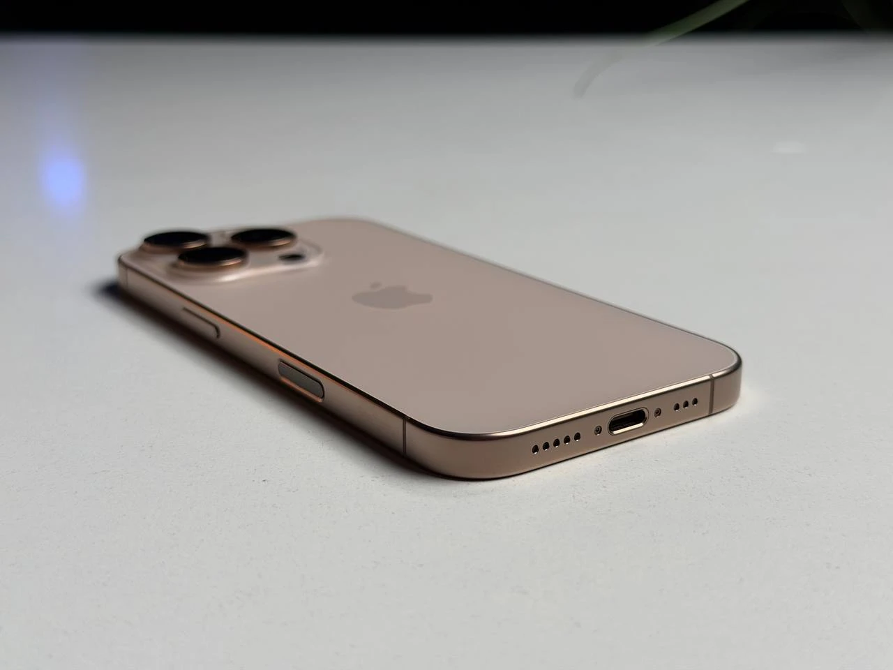 ВЖИВАНИЙ Б/У Apple iPhone 16 Pro 128GB eSim Desert Titanium (MYMC3) - Стан: ідеальний | Акумулятор: 100% | Комплектація: iPhone, кабель | Гарантія: 3 міс.