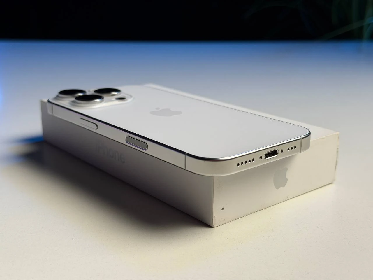ВЖИВАНИЙ Б/У Apple iPhone 16 Pro 128GB White Titanium (MYNE3) - Стан: гарний | Акумулятор: 92% | Комплектація: повний | Гарантія: 3 міс.