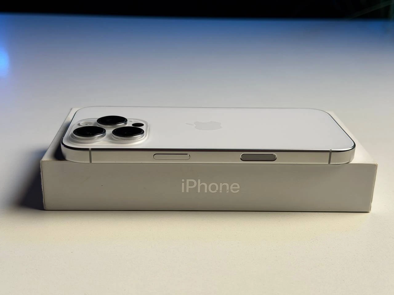 ВЖИВАНИЙ Б/У Apple iPhone 16 Pro 128GB White Titanium (MYNE3) - Стан: гарний | Акумулятор: 92% | Комплектація: повний | Гарантія: 3 міс.