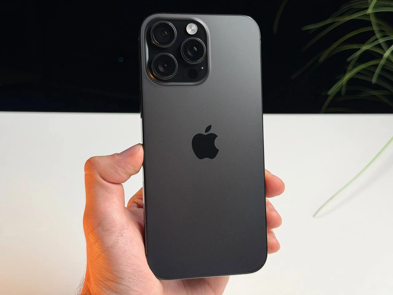 ВЖИВАНИЙ Б/У Apple iPhone 16 Pro Max 256GB Black Titanium (MYWV3) - Состояние: хороший | Аккумулятор: 92% | Комплектация: iPhone, кабель | Гарантия: 3 мес.