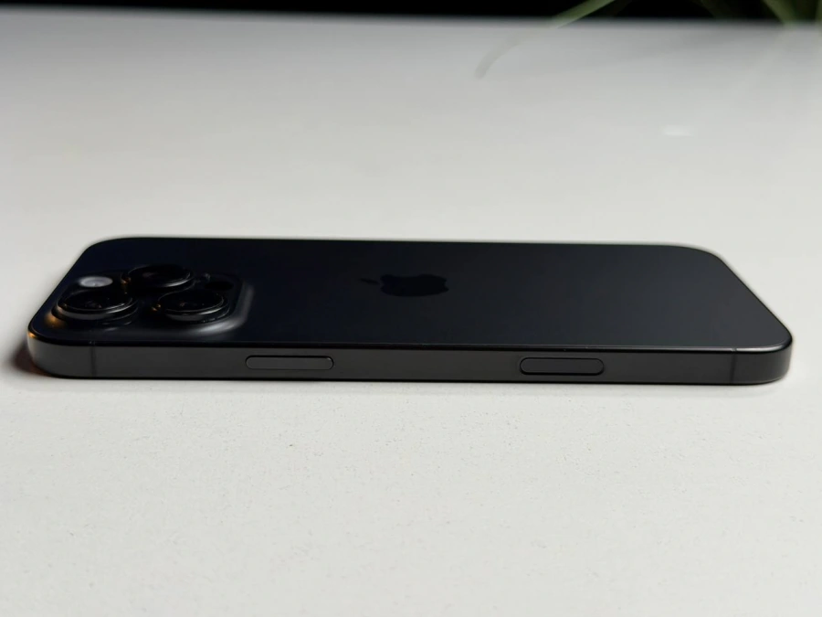 ВЖИВАНИЙ Б/У Apple iPhone 16 Pro Max 256GB Black Titanium (MYWV3) - Состояние: хороший | Аккумулятор: 92% | Комплектация: iPhone, кабель | Гарантия: 3 мес.