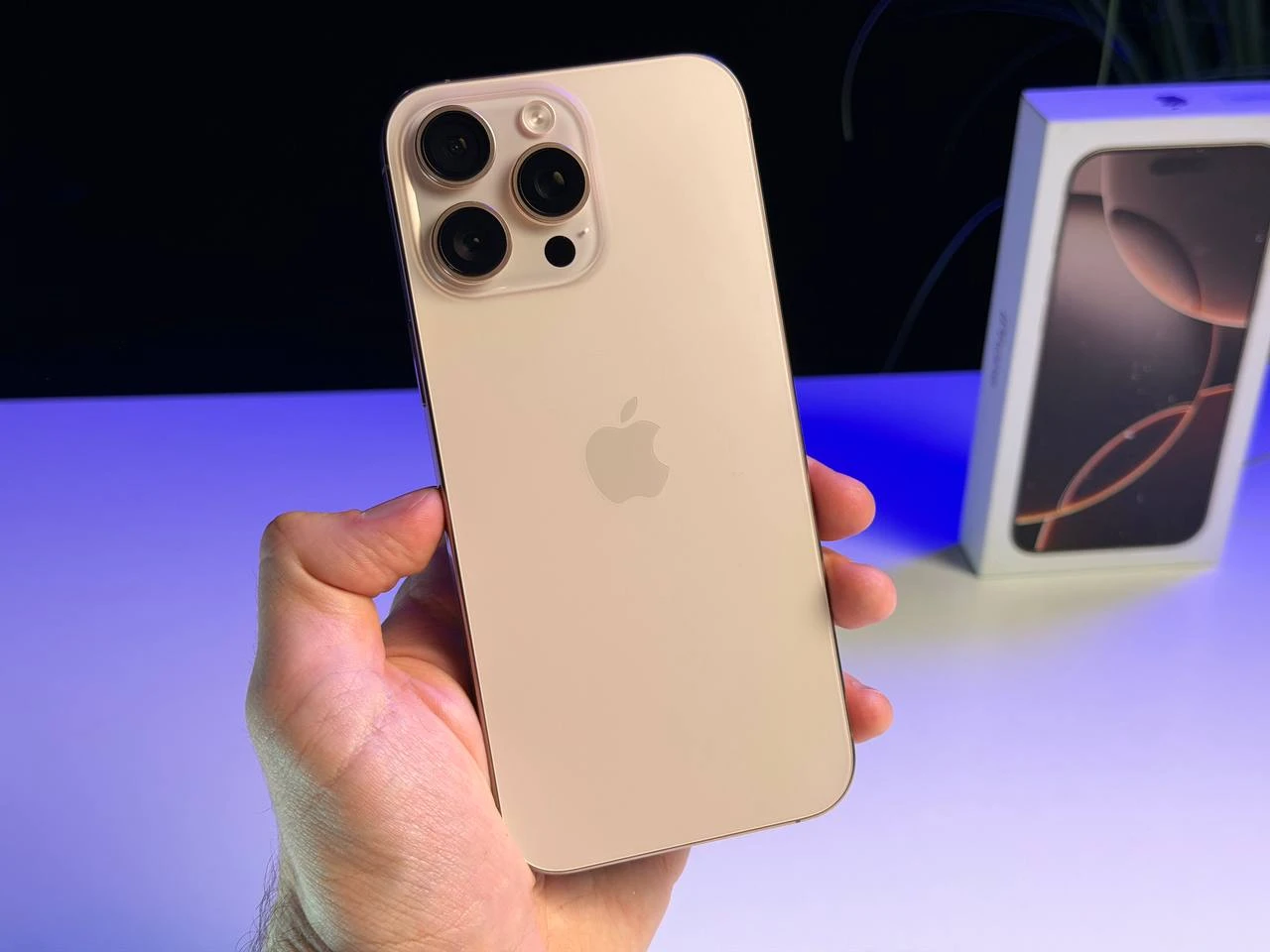 ВЖИВАНИЙ Б/У Apple iPhone 16 Pro Max 512GB Desert Titanium (MYX23) - Стан: гарний | Акумулятор: 89% | Комплектація: повний | Гарантія: 3 міс.