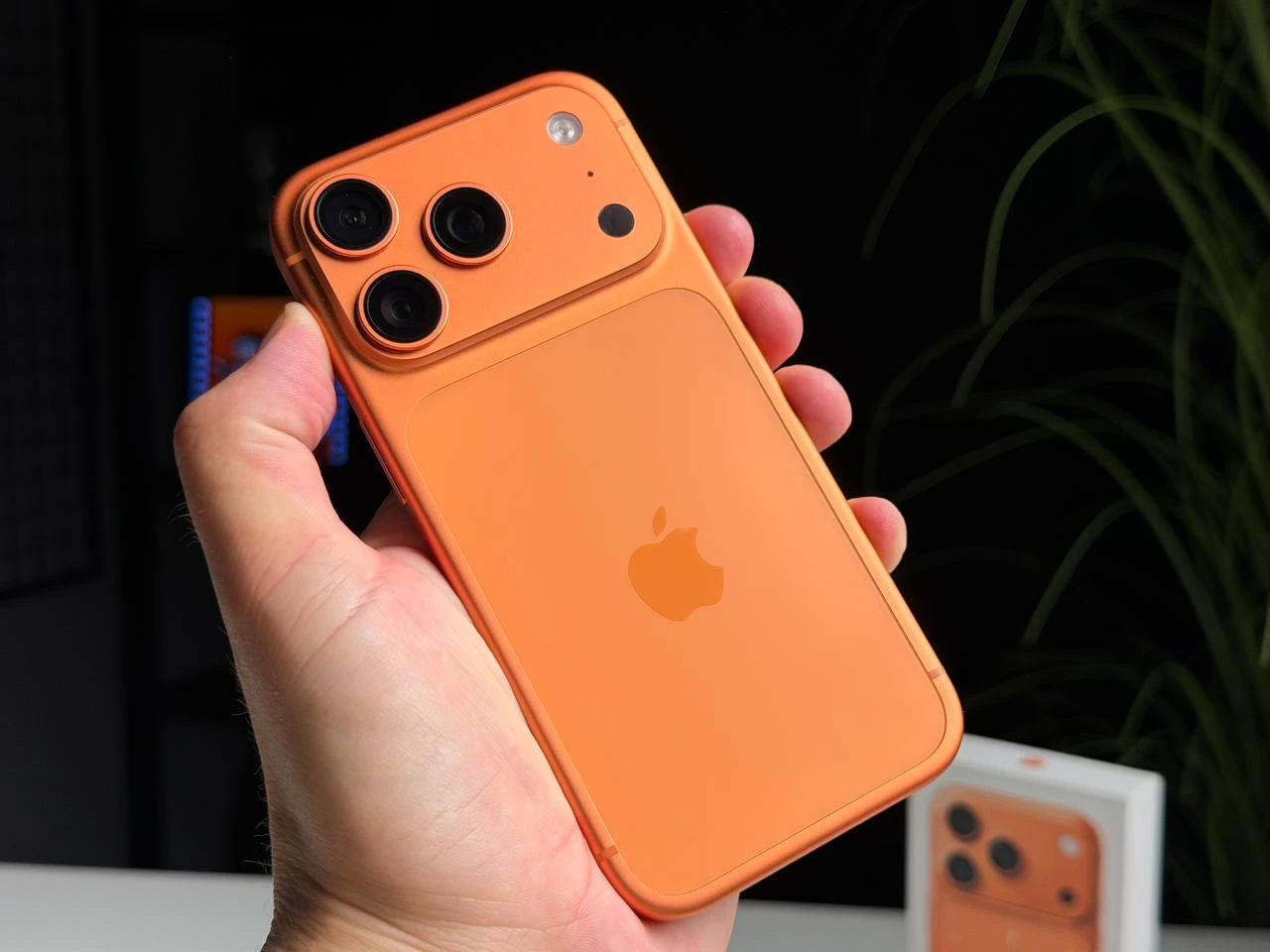 ВЖИВАНИЙ Б/У Apple iPhone 17 Pro 256GB Cosmic Orange (MG8H4) - Состояние: хороший | Аккумулятор: 100% | Комплектация: полный | Гарантия: 3 мес.