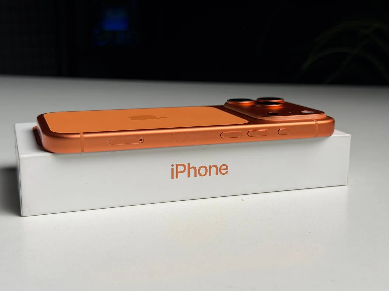 ВЖИВАНИЙ Б/У Apple iPhone 17 Pro 256GB Cosmic Orange (MG8H4) - Состояние: хороший | Аккумулятор: 100% | Комплектация: полный | Гарантия: 3 мес.